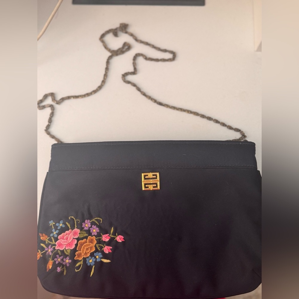 Elegant Black Floral Embroidered Bag - Picture 2 of 4